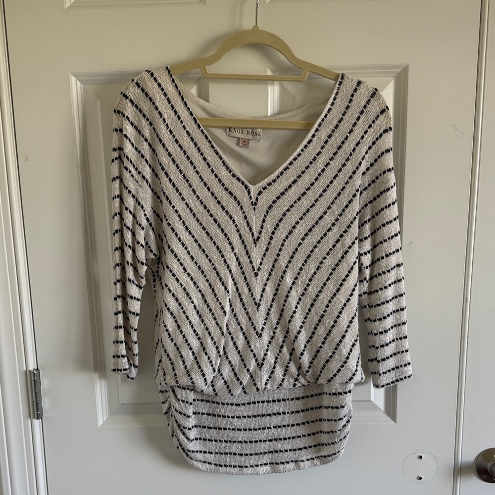 Knox rose Women's V-Neck Striped Top in White and Black Size Medium